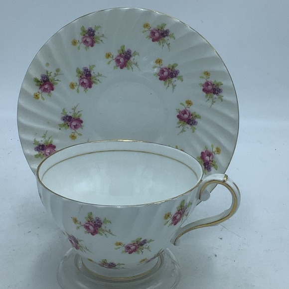 Stanley English Fine Bone China Roses Teacup and Saucer - Picture 5 of 10